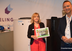 At Kemeling Kunststoffen, you could win a boat trip with the home-made plastic Westlander. In the photo: Jeannette van der Post and Robert Kemeling.